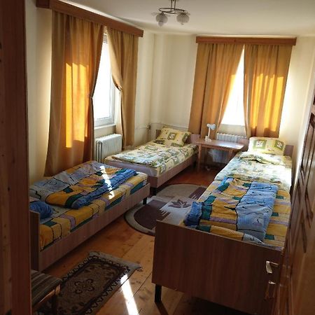Lary Hostel Suceava Eksteriør billede
