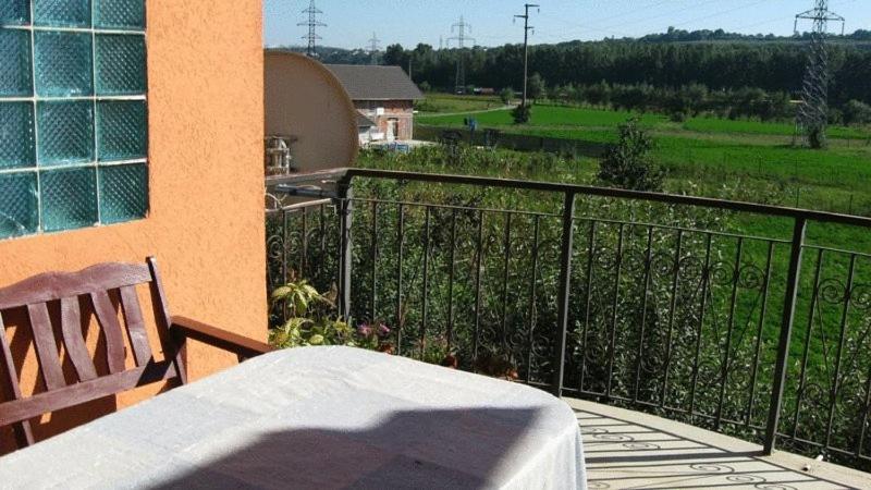 Lary Hostel Suceava Eksteriør billede