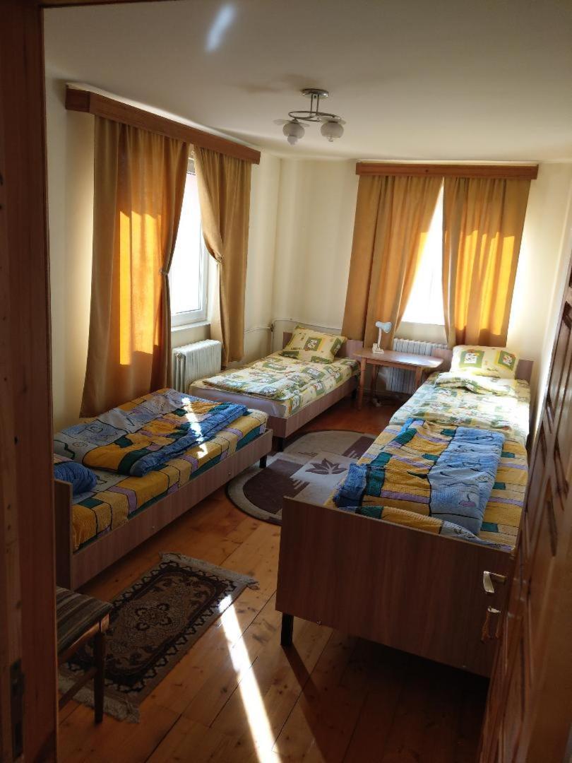 Lary Hostel Suceava Eksteriør billede