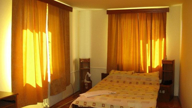 Lary Hostel Suceava Eksteriør billede
