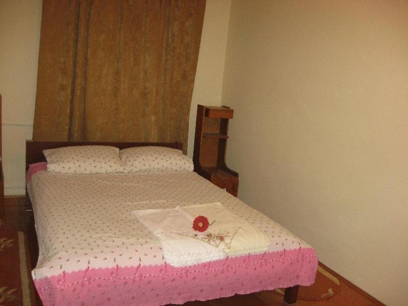 Lary Hostel Suceava Eksteriør billede